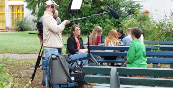 Reportažo „Melagienos ir klimatas“ filmavimas gimnazijos žaliojoje klasėje