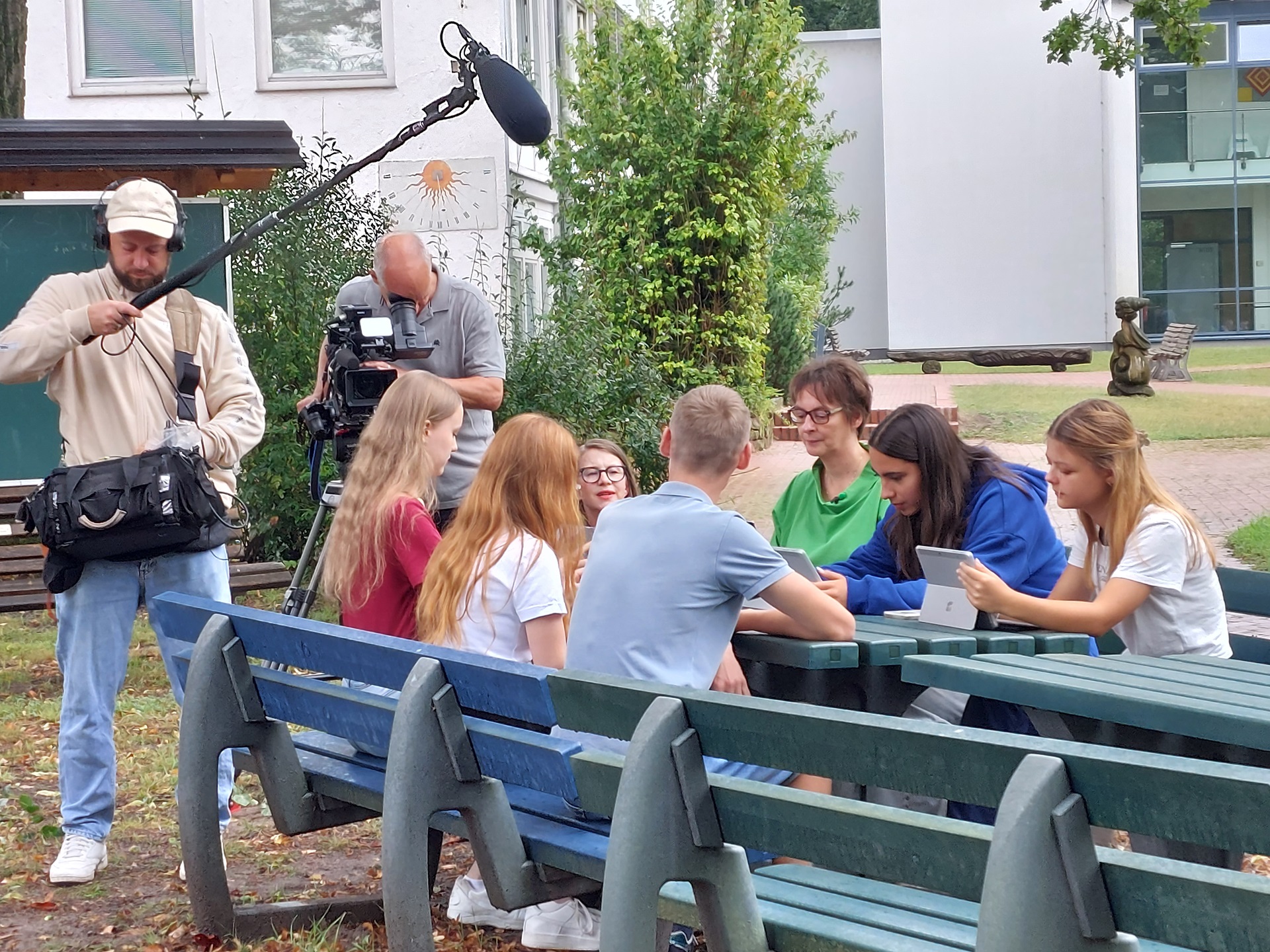 Fernsehdreh mit „Klimazeit“ - Unsere Schülerinnen und Schüler stehen Rede und Antwort (Foto: Dr. G. Hoffmann)