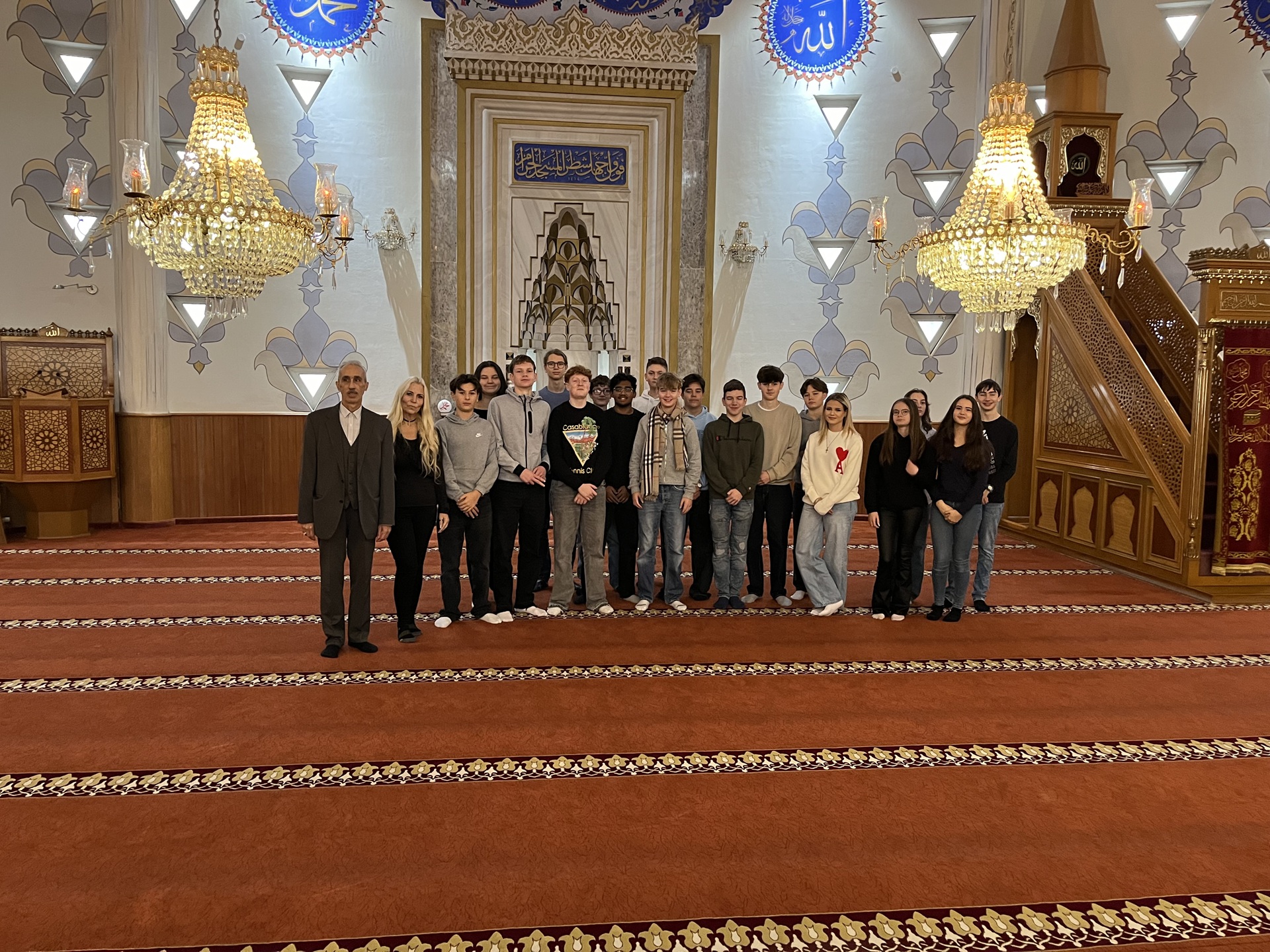 Besuch in der Moschee (Foto: Pf. T. H. Kopf)