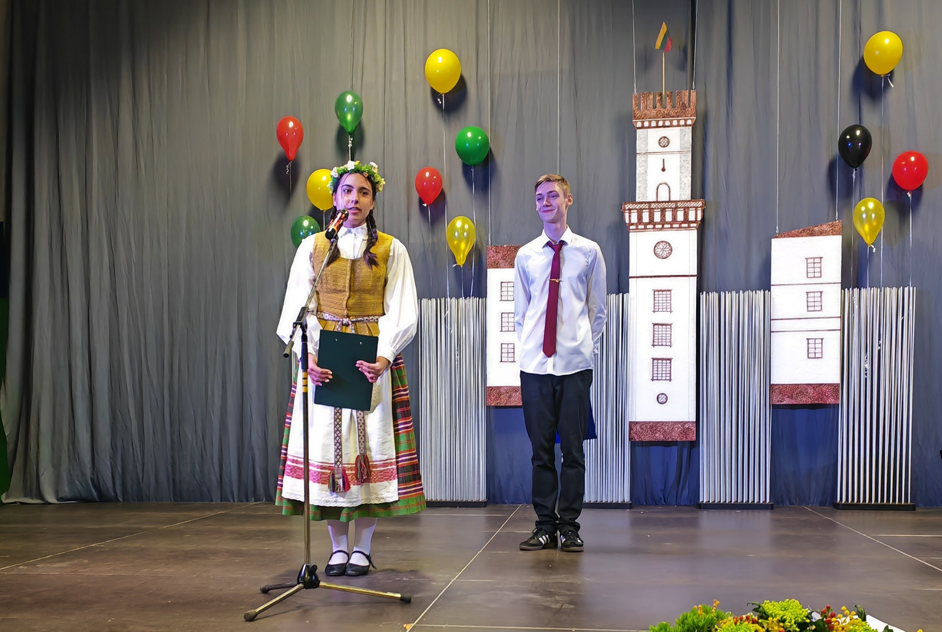 Vasario 16-osios gimnazijos 75-ojo jubiliejaus šventė (Foto: I. G. Lendraitienė)